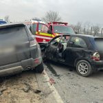 Impact FATAL între două mașini. Victima este o șoferiță de 49 de ani