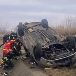 Accident dramatic în județul Alba: o mașină a căzut de pe un pod și s-a răsturnat. O tânără de 29 de ani se zbate între viață și moarte – Intervine elicopterul SMURD