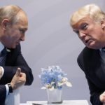 Putin, interviu la concurență cu bilaterala Macron – Trump. Ce mesaj a transmis Ucrainei din biroul de la Kremlin