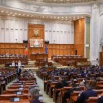 Dinozaurii din Parlament. Cine sunt aleșii care au îmbătrânit în legislativ și nu mai vor să plece. Unii au trecut pragul de 30 de ani