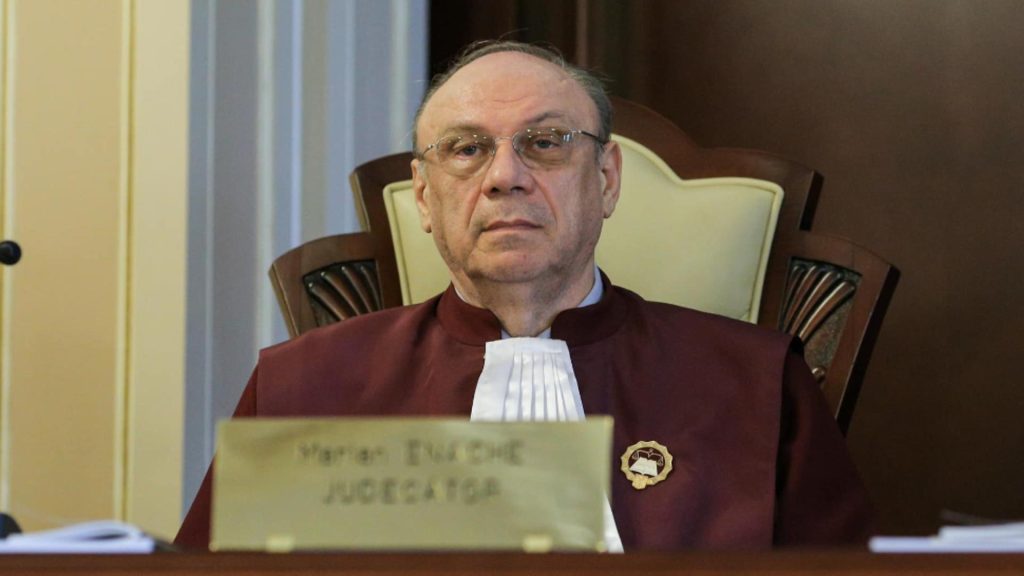 Prime nesimțite pentru magistrații CCR, la final de mandat. Oamenii care și-au bătut joc de votul românilor, răsplătiți regește