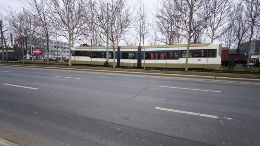 Tramvai deraiat în București, două linii sunt afectate. STB a introdus curse navetă – FOTO