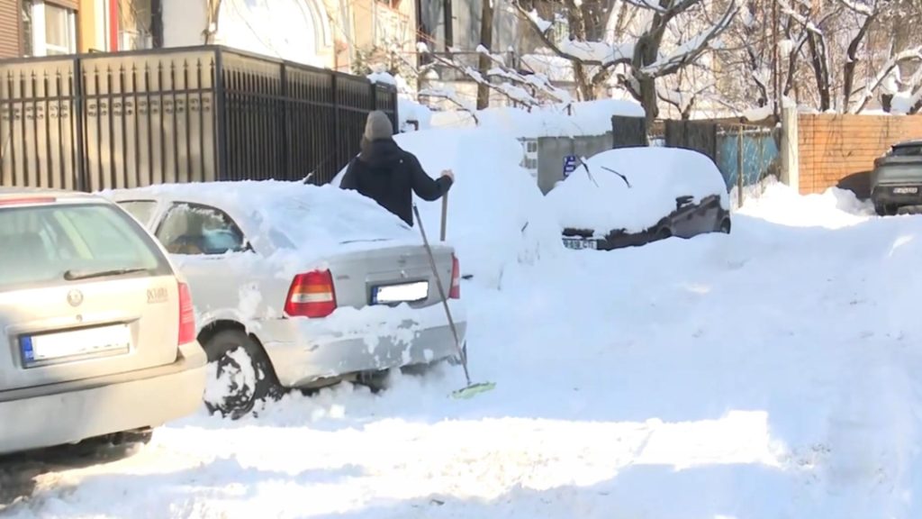 Capitala, îngropată de 3 zile în zăpadă, Nicușor Dan pasează vina. CINE răspunde de dezastrul lăsat – VIDEO