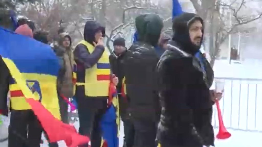 Angajații CFR, protest în fața Ministerului Transporturilor: ce nemulțumiri au oamenii
