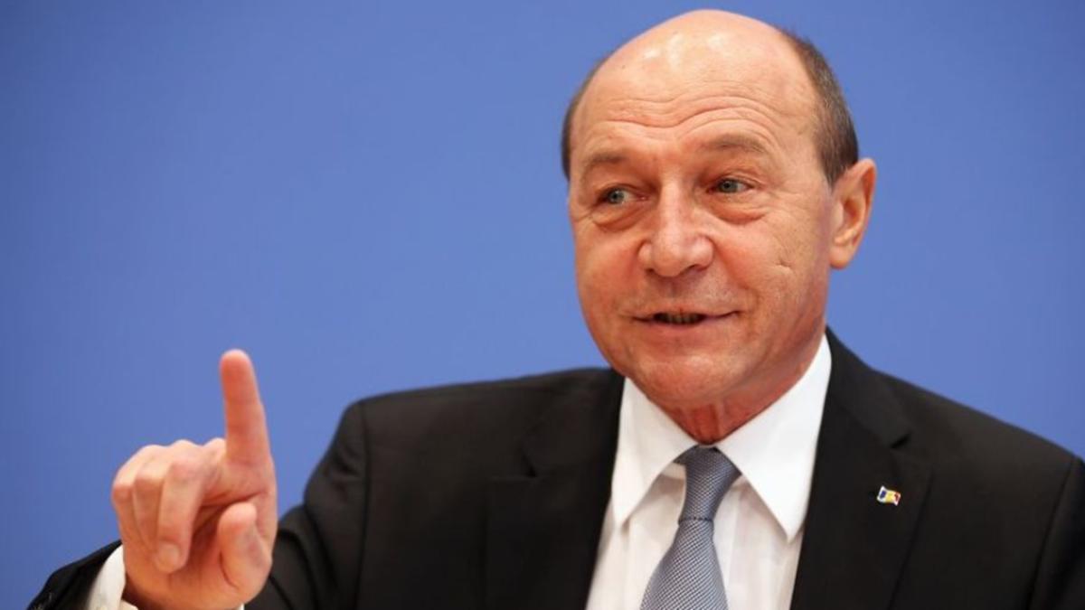 Traian Băsescu îl demolează pe Ilie Bolojan după ce s-a instalat, la propriu, la Cotroceni: ”Își face omleta dimineață, face și de un lăptic”