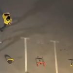 Scene de coșmar, într-un parc din București: livratori atacați cu lopeți, indicatoare rutiere și chiar cu o seceră!
