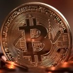 Bitcoin, scăderi drastice. Criptomoneda coboară sub 80.000 de dolari