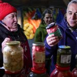 Călin Georgescu, președintele ales, alături de soție, în piață. Au cumpărat produse românești FOTO+VIDEO