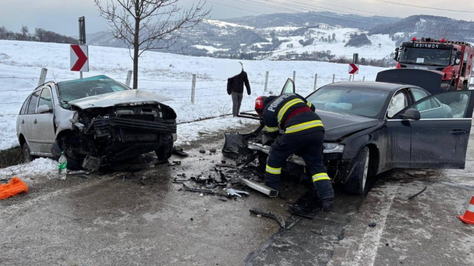 Accident la ieșirea din Câmpulung. O femeie a ajuns la spital FOTO