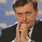 Crin Antonescu se pregătește pentru o pensie de fost parlamentar. Candidatul coaliției spune că și-a depus deja dosarul de pensionare