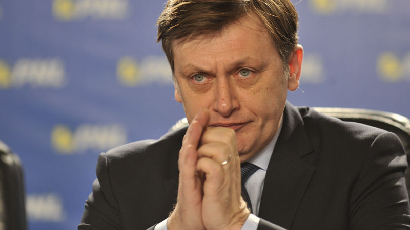 Crin Antonescu se pregătește pentru o pensie de fost parlamentar. Candidatul coaliției spune că și-a depus deja dosarul de pensionare