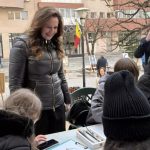 Copii scoși în frig pentru vizita Nateliei Intotero. Revoltă uriașă într-o școală din România