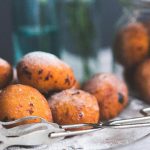 Cea mai rapidă rețetă de gogoși cu mere în aluat. Se prepară în câteva minute și sunt un deliciu