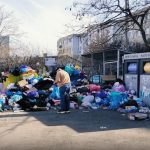 Criză majoră a deșeurilor, în Ploiești. Gunoaiele stau pe străzi, neridicate de peste o săptămână