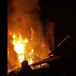 Pompier răni grav în urma unei explozii produse la stingerea unui incendiu, în Prahova. Doi jandarmi, răniți în intervenție – FOTO/VIDEO