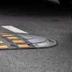 Cod Rutier 2025. Este legal să îți montezi limitatoare de viteză în fața casei?