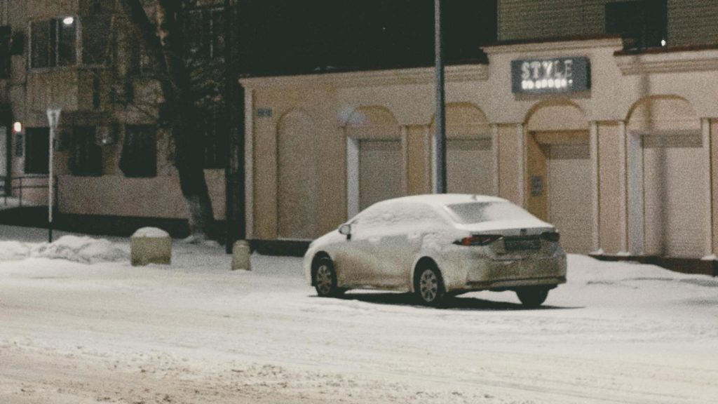 Reguli de șofat în condiții de iarnă. Ce sfaturi ne dau specialiștii pentru a evita accidentele când șoseaua este acoperită cu zăpadă sau polei