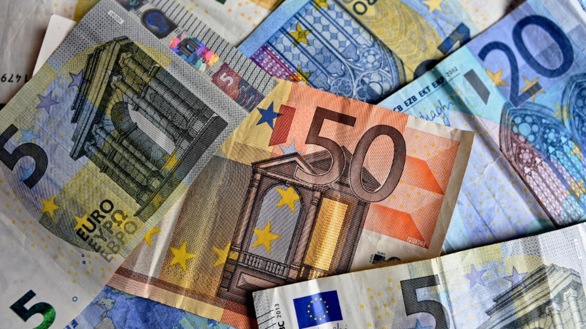 Cele mai falsificate bancnote din Europa. Cei care sunt prinși cu ele riscă până la zece ani de închisoare