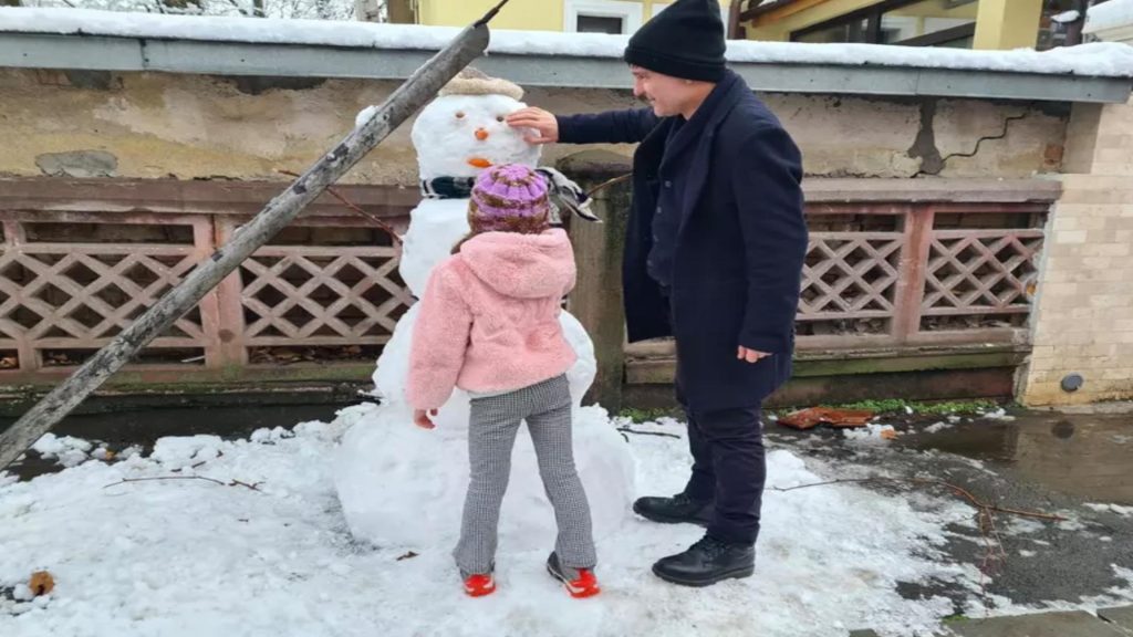 Nicușor Dan a abandonat Capitala în zăpadă: plecat în campanie prin țară, edilul-șef a aflat în sfârșit de „marele îngheț”