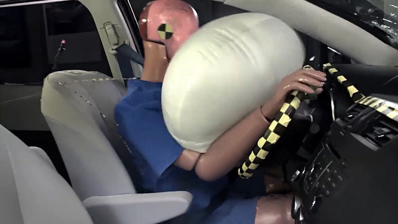 A apărut un nou tip de airbag. Este proiectat pentru a proteja picioarele ocupanților