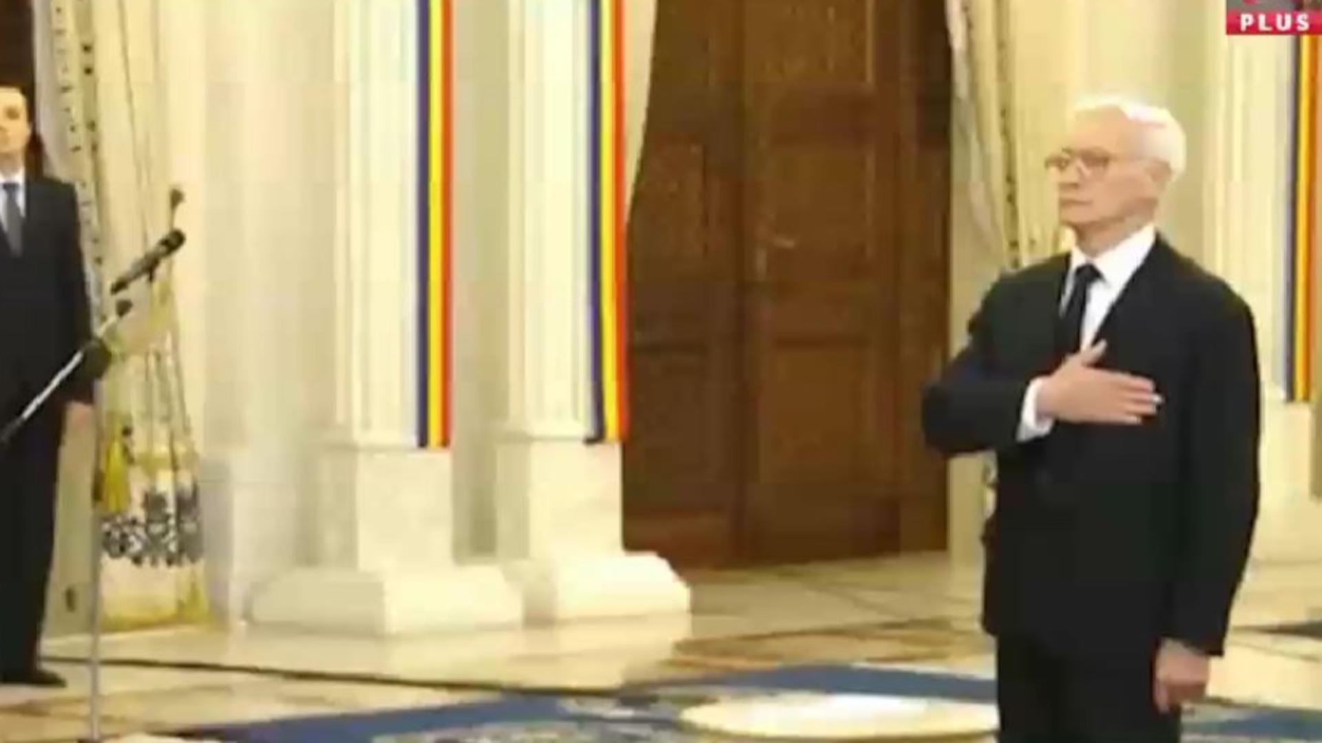 Dublu discurs: cum a decorat Iohannis un personaj cu legături legionare