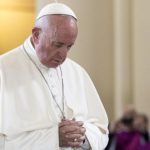 Papa Francisc, apel către credincioși de pe patul de spital: ”Rugați-vă pentru mine”