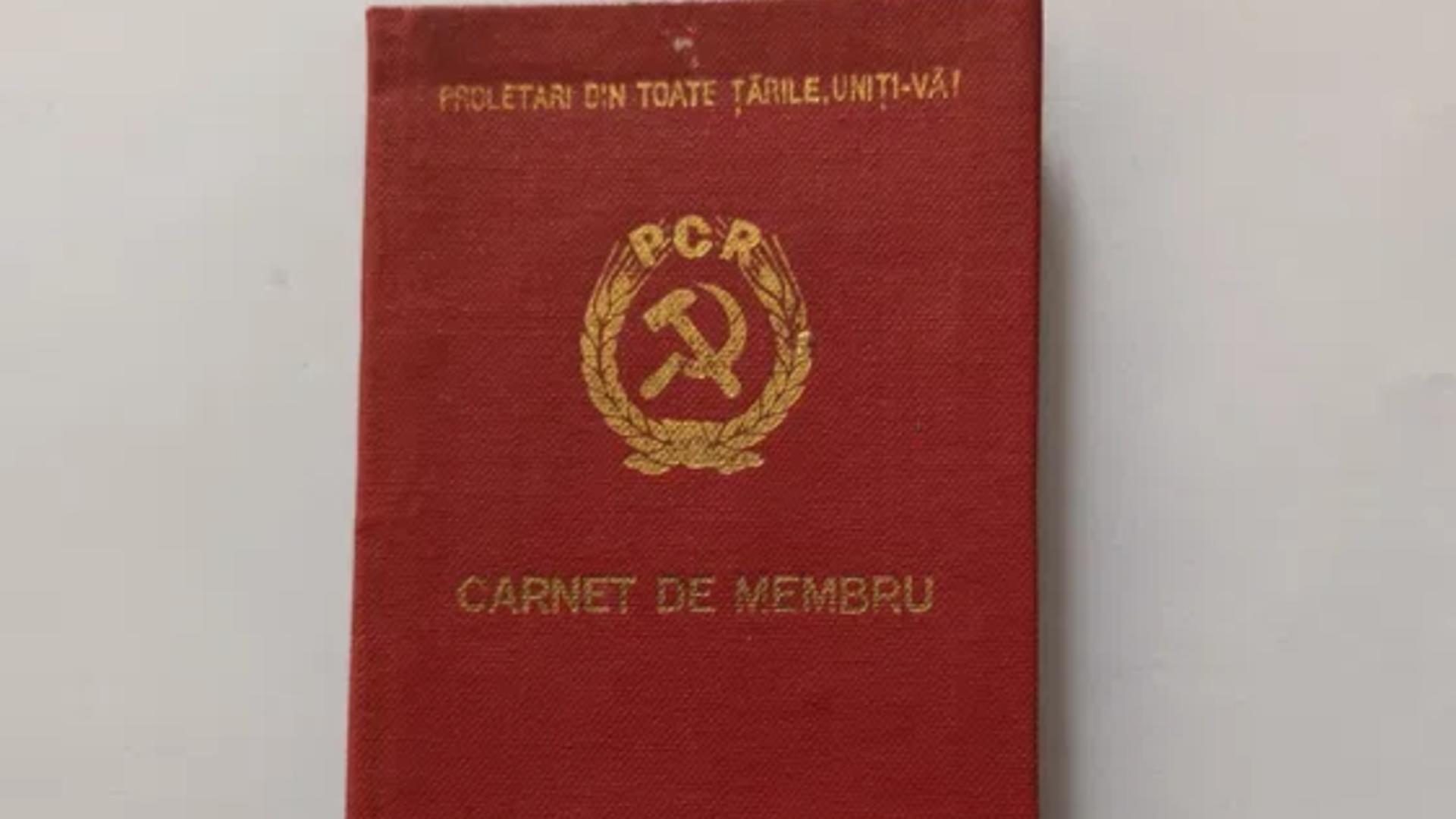 Cu cât își mai vând românii carnetele de partid dinainte de Revoluție. Unii se laudă că au cotizat până în octombrie 1989