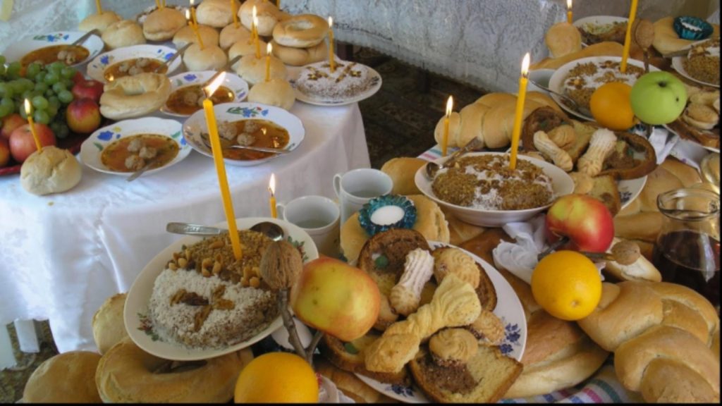 Moșii de iarnă 2025. Ce NU trebuie să dai de pomană în Sâmbăta Morților. E mare păcat!