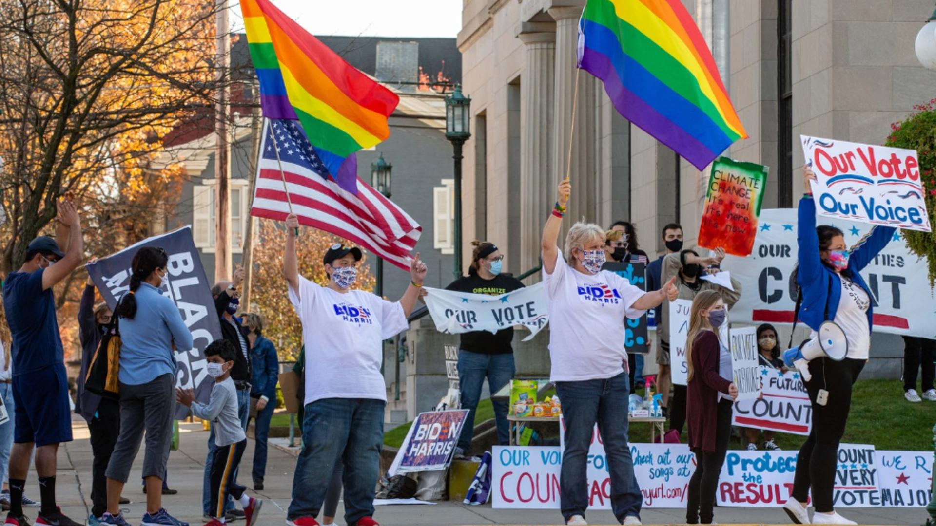 Banii americanilor, cheltuiți pe propagandă progresistă. Milioane de dolari pentru schimbări de sex și agenda LGBT
