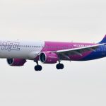 Doi români, unul beat și unul care fuma marijuana, evacuați de la bordul unei aeronave Wizz Air! Incident major pe un aeroprt din Elveția FOTO