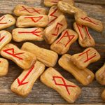 Etalarea runelor: vineri 21 februarie 2025. Ce sfaturi și mesaje îți transmite universul, în funcție de zodie