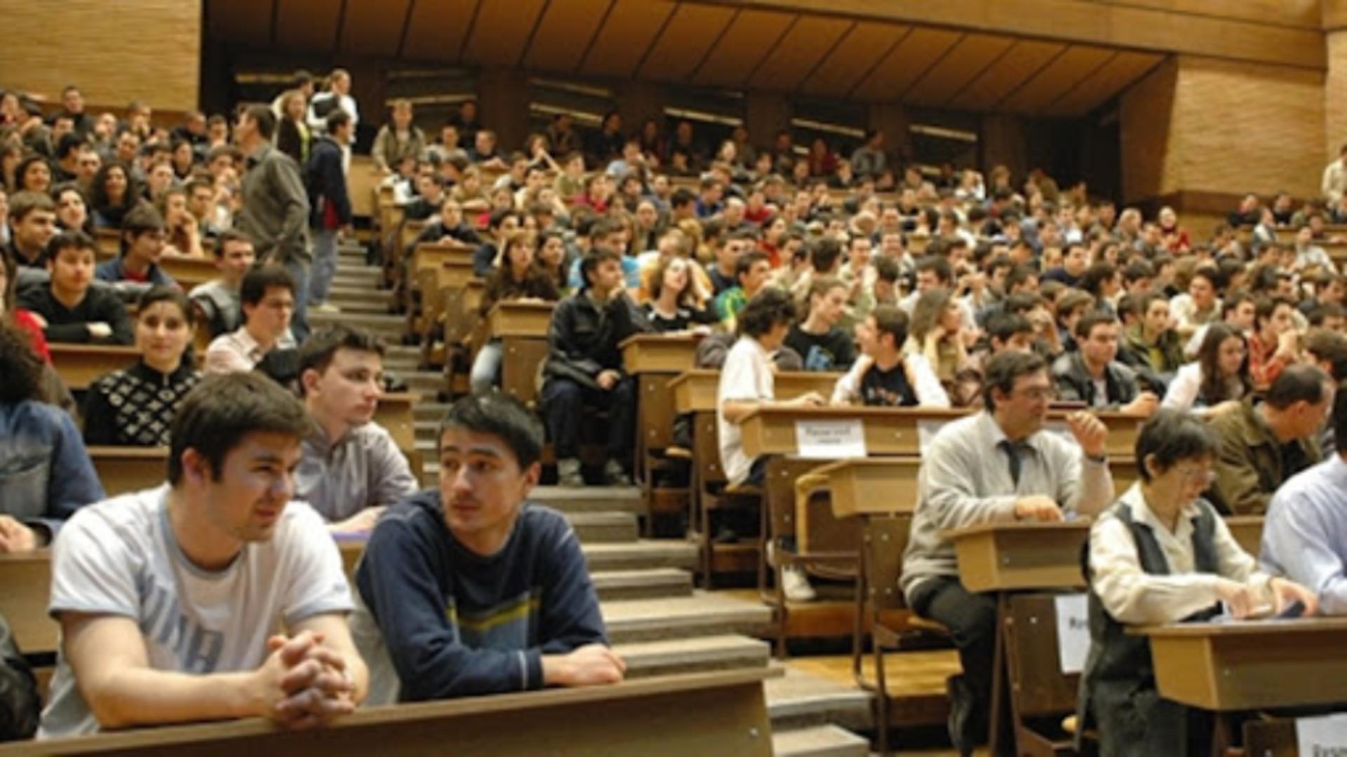 Facultatea din România unde studenții rămân repetenți pe capete. Mulți refuză să se mai prezinte la examene