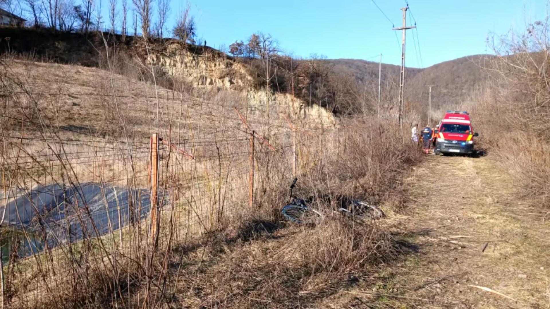 Două fetițe cu vârste de 2 și 3 ani au căzut în apele înghețate ale unei bălți din Mureș. Micuțele au fost resuscitate si duse la spital