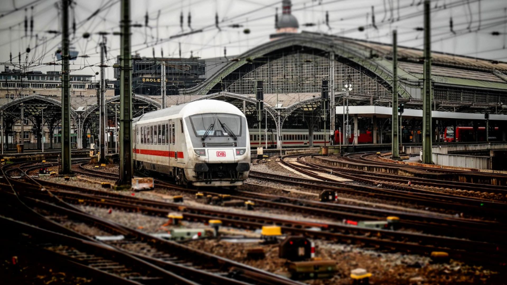 Momente de panică maximă! Un pensionar a dat foc la tren. A vrut să-și prepare cafeaua la…aragazul de voiaj!