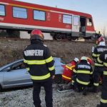 O mașină a fost spulberată de tren, în Bistrița Năsăud. Salvatorii au mobilizat un echipaj de descarcerare