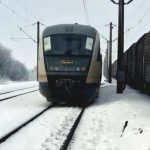 Un tren s-a defectat în mijlocul câmpului, între Videle și Gălăteni. Peste 30 de pasageri au tremurat în frig până a venit altă locomotivă