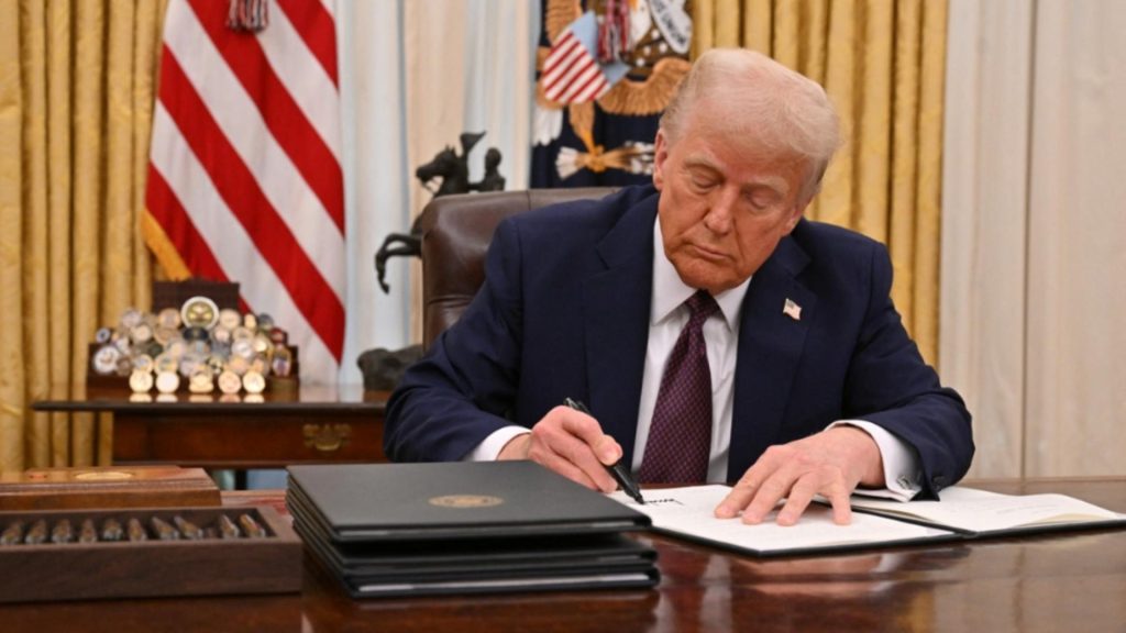 Donald Trump intră tare în structuri și dă afară sute de agenți FBI. „Erau oameni corupți”