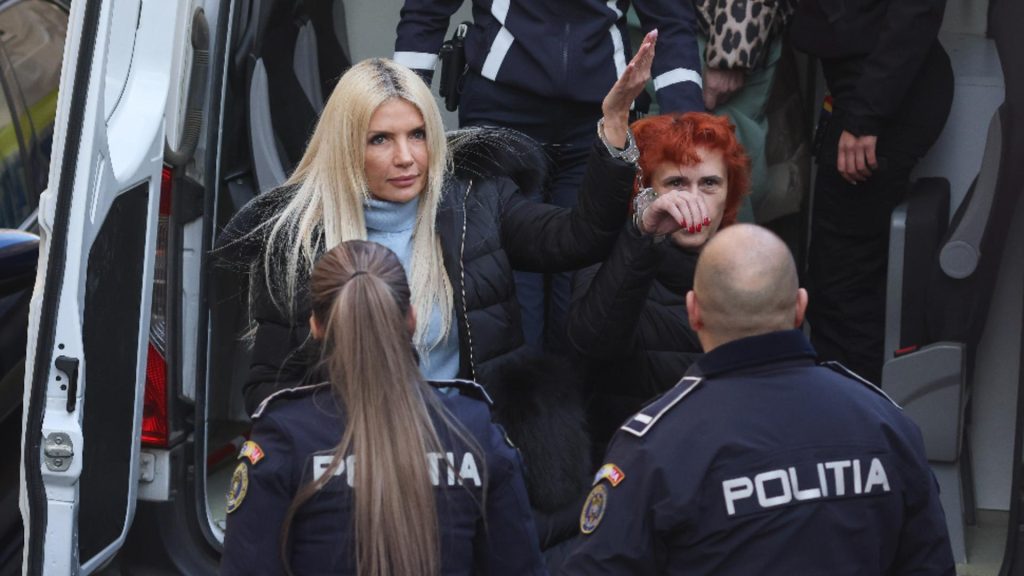 Ședința de judecată în dosarul Nordis, suspendată. Avocații Laurei Vicol și ai soțului citesc temeinic acuzațiile