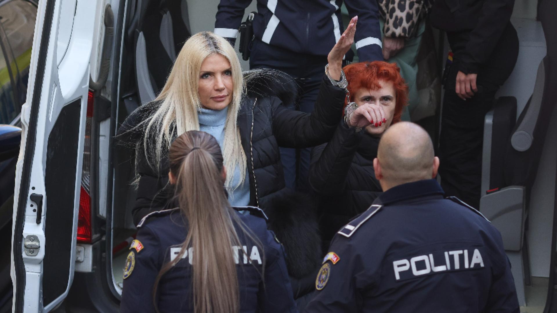 Ședința de judecată în dosarul Nordis, suspendată. Avocații Laurei Vicol și ai soțului citesc temeinic acuzațiile