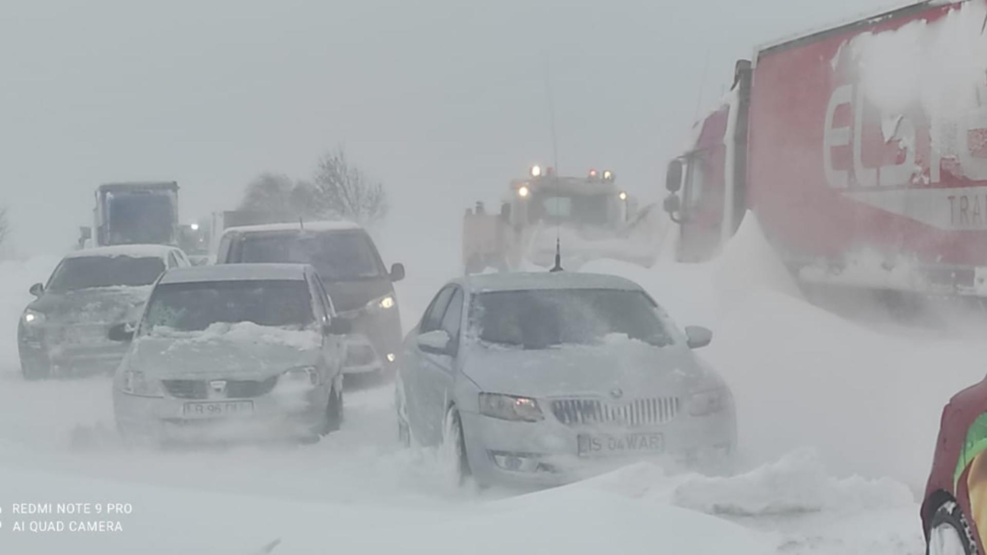 Trafic îngreunat de ninsoare în județele din sudul țării. Autostrăzile, pline de zăpadă