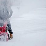 Amenzi usturătoare pentru cei care nu curăță zăpada din fața locuinței sau a firmei. Autoritățile au reluat sancțiunile 