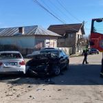 Accident rutier grav: trei mașini implicate în coliziune. Victima este un tânăr de 22 de ani