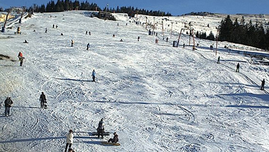 Mai multe pârtii din Poiana Braşov se închid. Acestea au devenit impracticabile din cauza temperaturilor ridicate