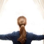Trucul care te scapă de praful de pe draperii. Este extrem de eficient și nu va mai fi nevoie să le speli de fiecare dată