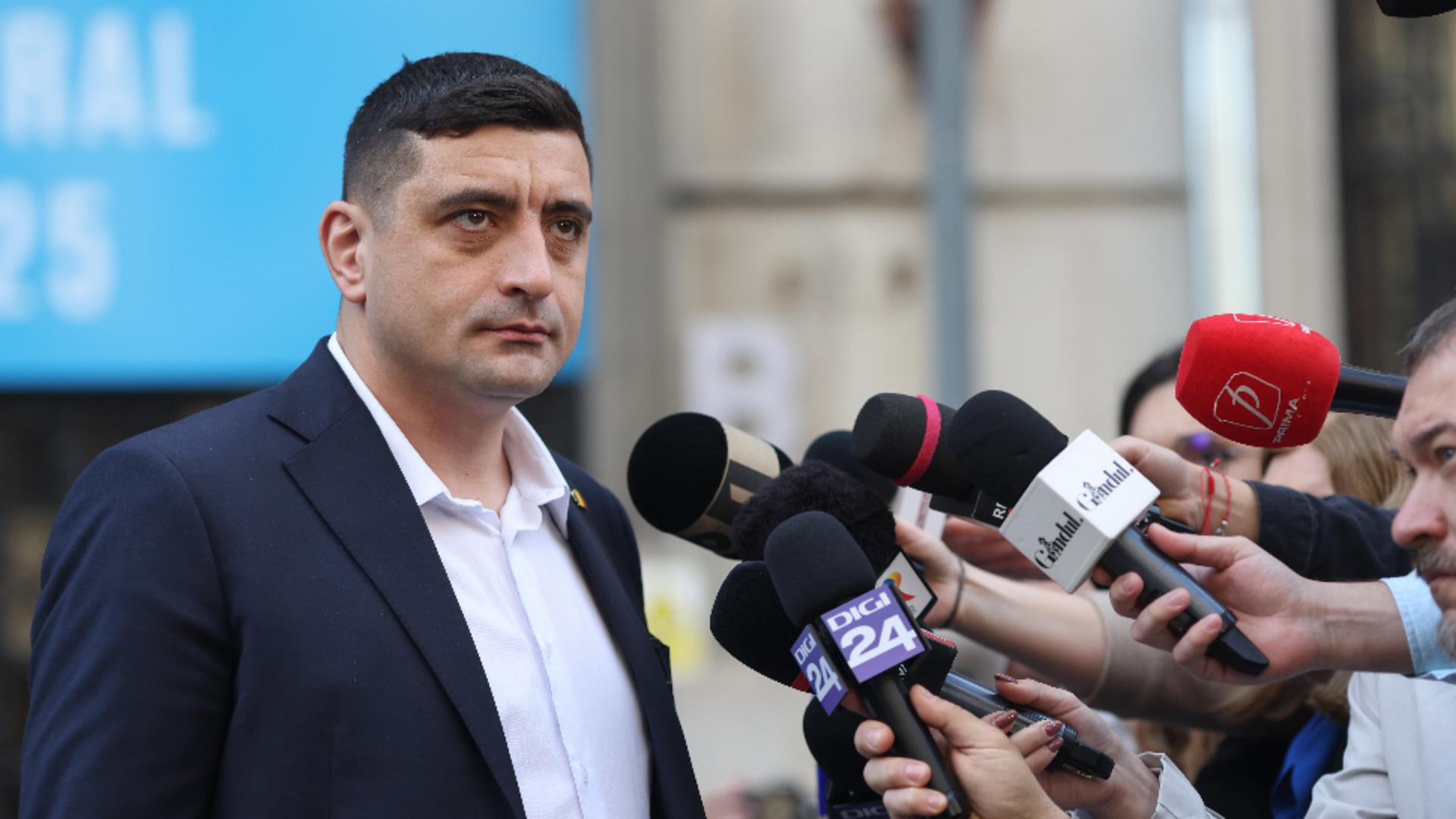 Liderul suveraniștilor români, George Simion, și-a depus candidatura la BEC. Fostul premier al Poloniei a venit să îl susțină