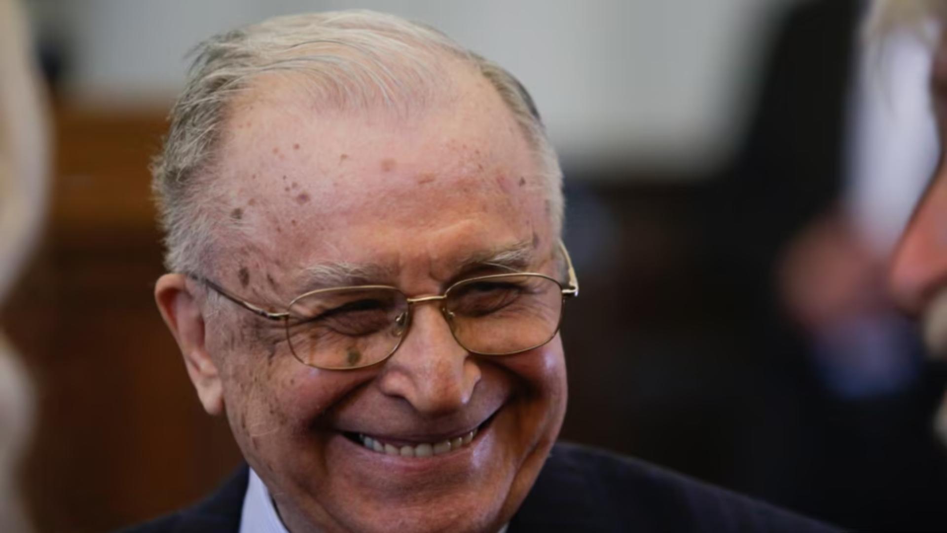 Ion Iliescu împlinește astăzi 95 de ani. „Știu că internetul e plin de meme-uri cu mine, că speranța moare penultima”