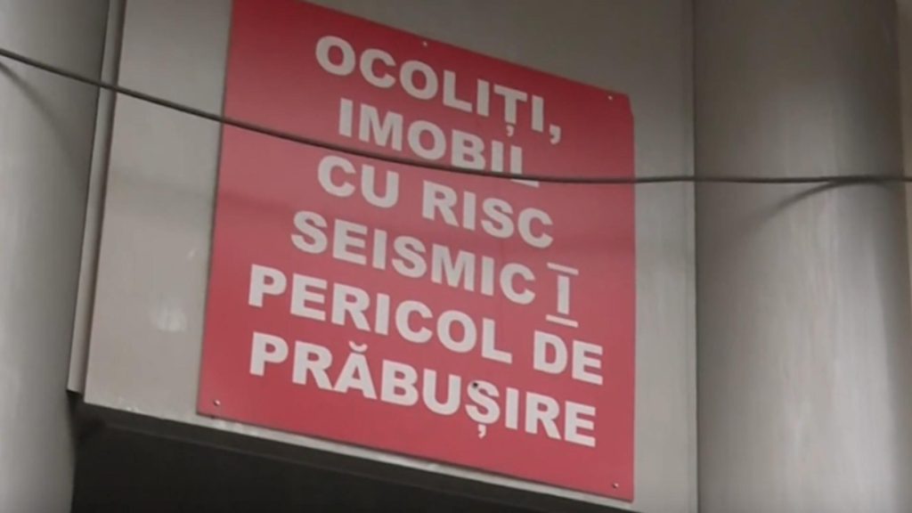 „Cade tencuiala, evitați zona”. Nicușor Dan e mai preocupat să-și facă campanie în mediul online