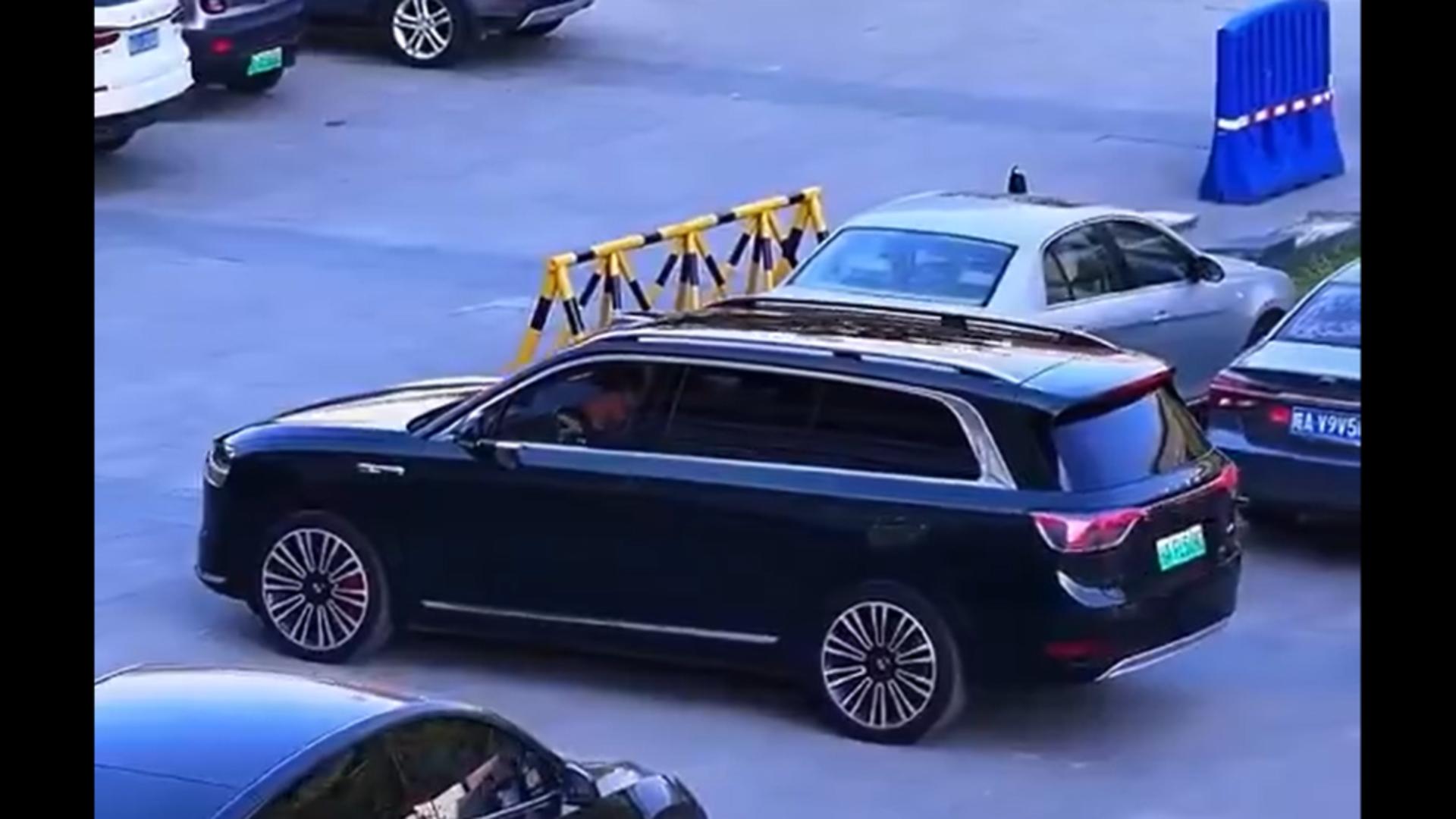 Mașina made în China care se parcheză singură. Videoclipul a stârnit un val de reacții. Tu ce crezi, este real? – VIDEO