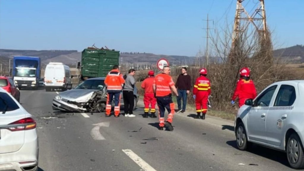 Un camion s-a răsturnat pe DN 2. Circulația a fost blocată. Incidentul nu s-a soldat cu victime