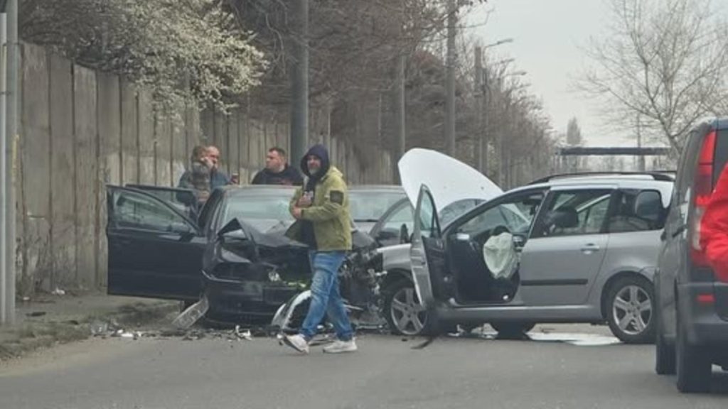 Accident grav în apropierea Gării de Sud din Ploieşti. Patru persoane, între care doi copii, au fost rănite